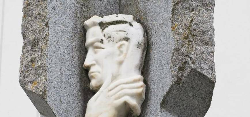 Tylos minutė prie skulptoriaus Alfonso Vincento Ambraziūno A. Maceinai sukurto paminklo